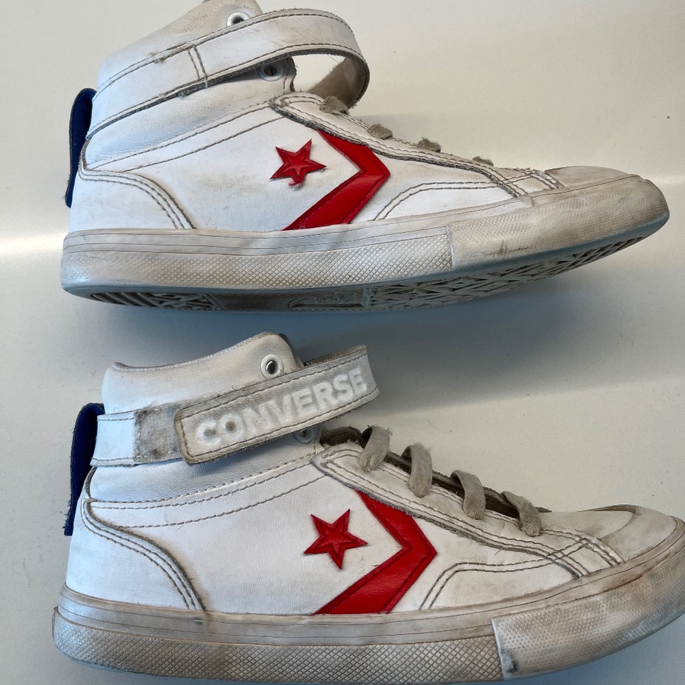 Red & white converse size3